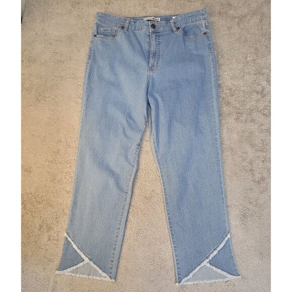 Code Bleu Light-Wash Cropped Denim Jeans with V-Shaped Frayed Hem.  Size:  14 - Picture 1 of 16